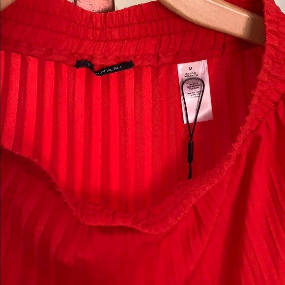 Red pleated skirt - Picture 6 of 11